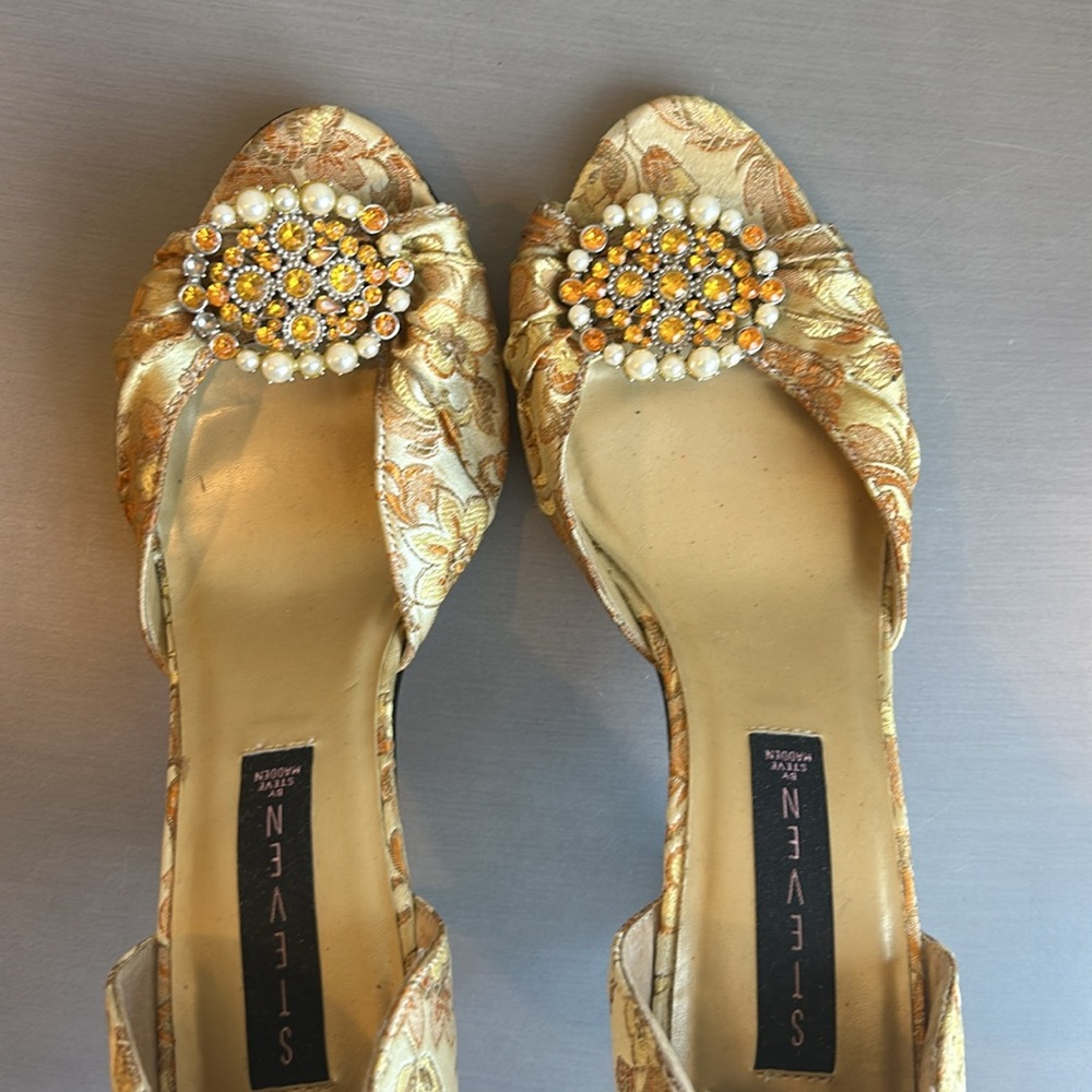 Women’s Steven by Steve Madden Peep Toe Pumps - Picture 6 of 8